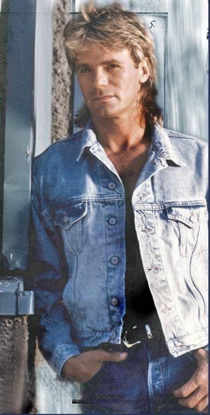 20 Hilariously Wonderful Photos Of 80s Male TV Stars