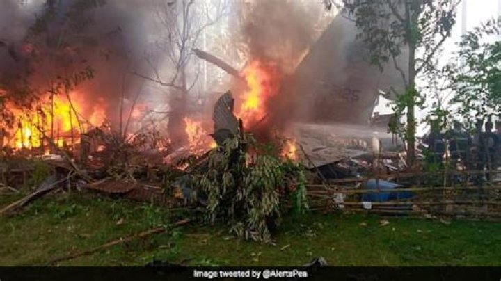 A Plane Carrying 45 People Crashed In The Andes 16 Of Them Survived