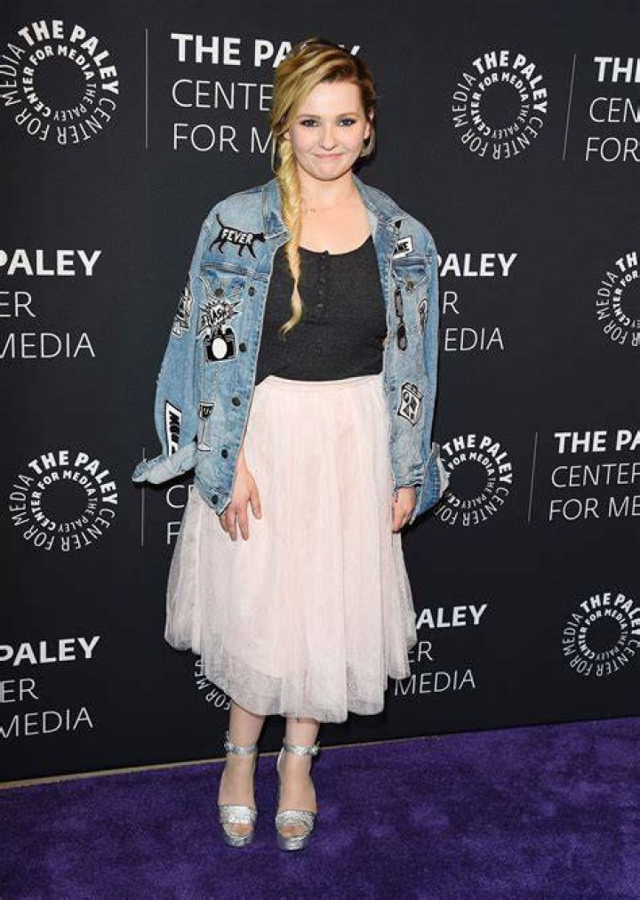 Abigail Breslin Style, Clothes, Outfits and Fashion &bull; CelebMafia