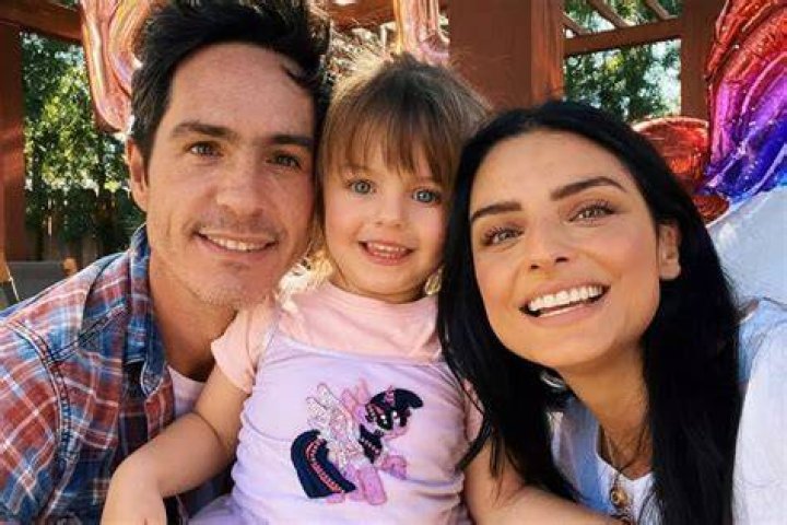 Aislinn Derbez sorprende a Mauricio Ochmann en su cumplea&ntilde;os