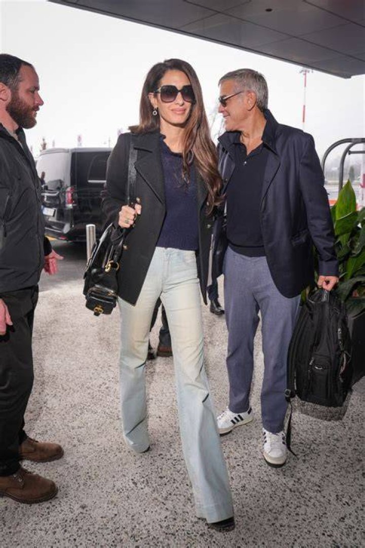 Amal and Clooney arriving in Sardinia with Ella & Alexander 20.