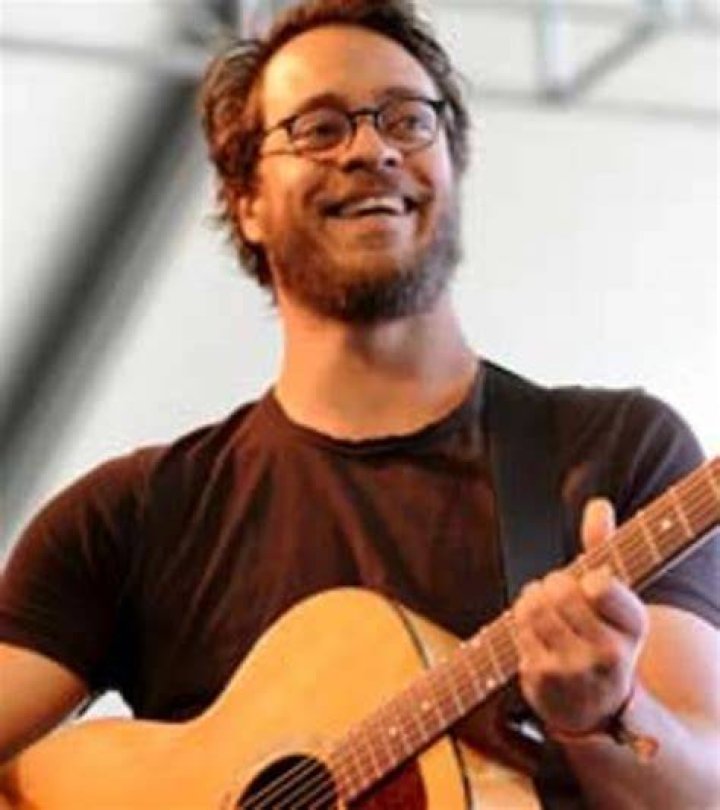 Amos Lee Rings &lsquo;Mission Bell&rsquo; With Lucinda and Willie