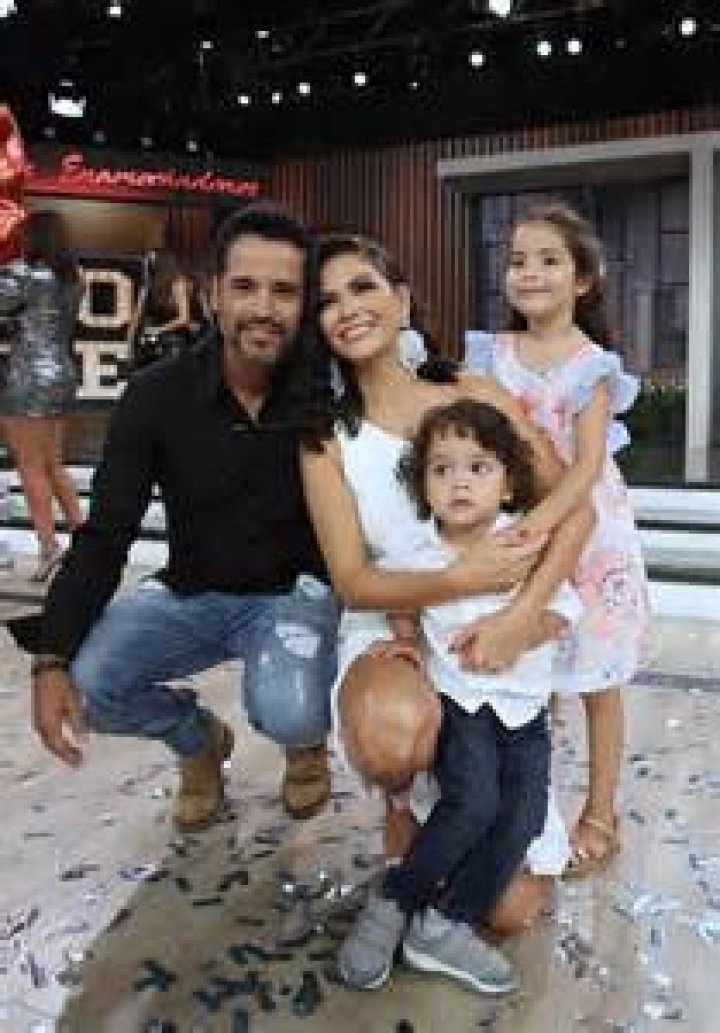 Ana Patricia G&aacute;mez se ejercita con ayuda de su hijo Gael Leonardo