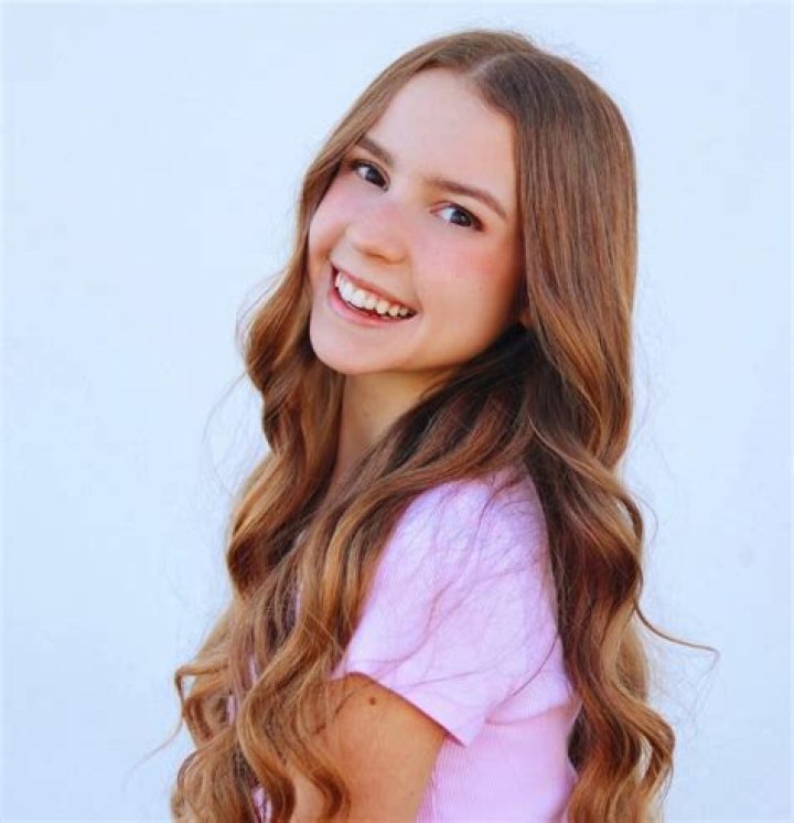 Anna McNulty&rsquo;s biography age, height, birthday, sister, net worth
