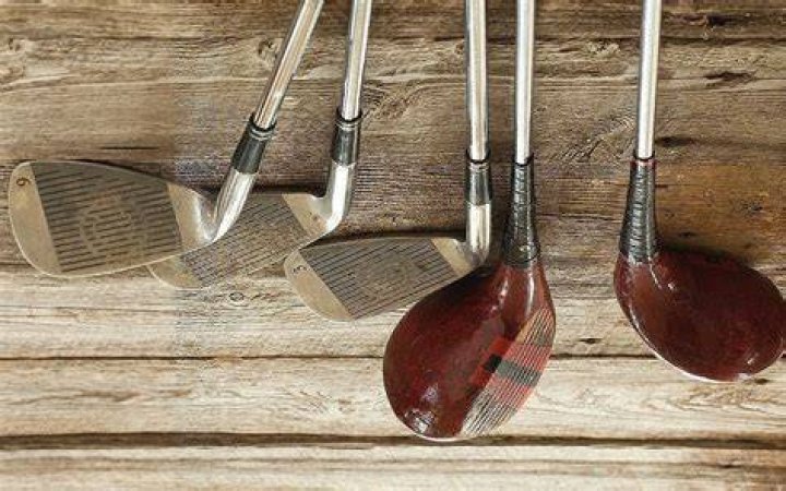 Are old wooden golf clubs worth anything?