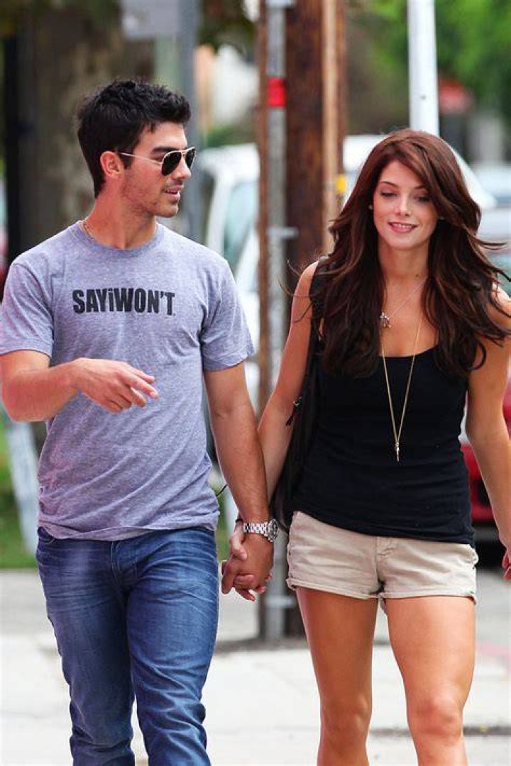 Ashley Greene and Joe Jonas split CBS News