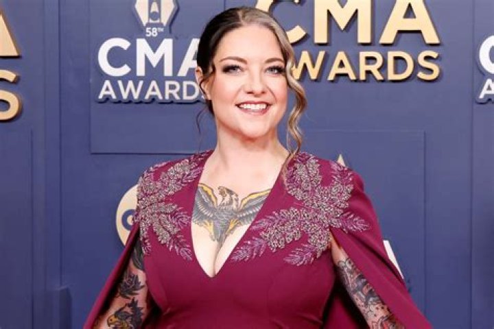 Ashley McBryde 🔥 Girl celebrities, Fine woman, Best friend poses
