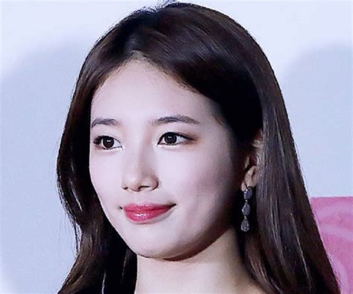 Bae Suzy Biography Facts, Childhood, Family Life & Achievements of