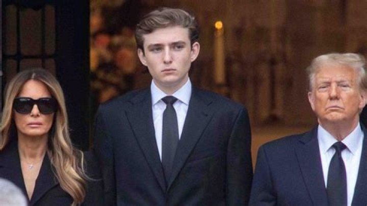 Barron Trump todav&iacute;a m&aacute;s alto y con nuevo look Foto 3