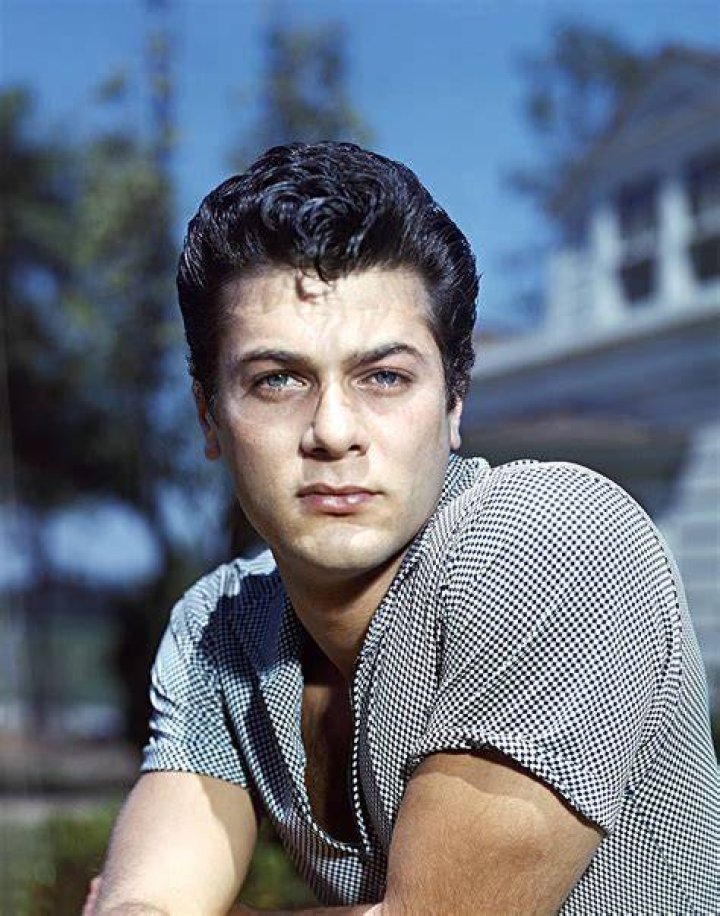 Beautiful Pics of Tony Curtis at Home With His Wife Leigh and