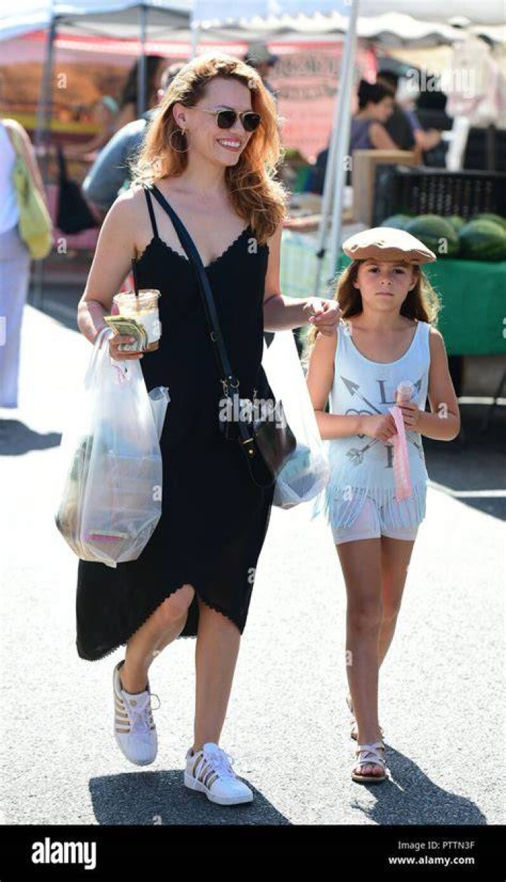 Bethany Joy Lenz takes daughter Maria Rose Galeotti to the farmers