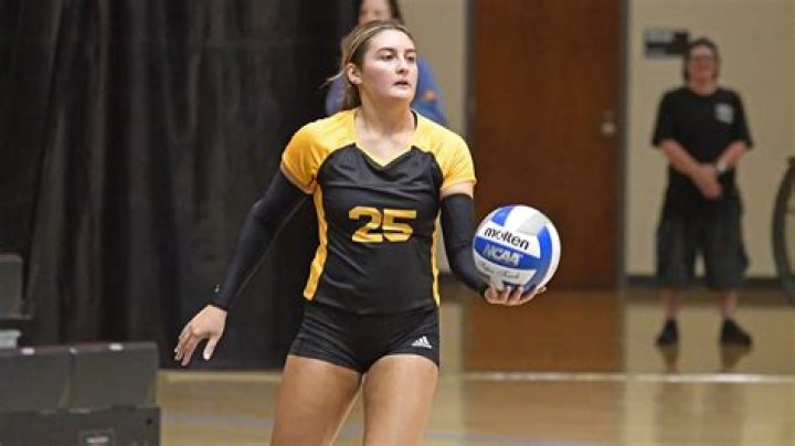 Brooke Hyland Volleyball FHSU Athletics