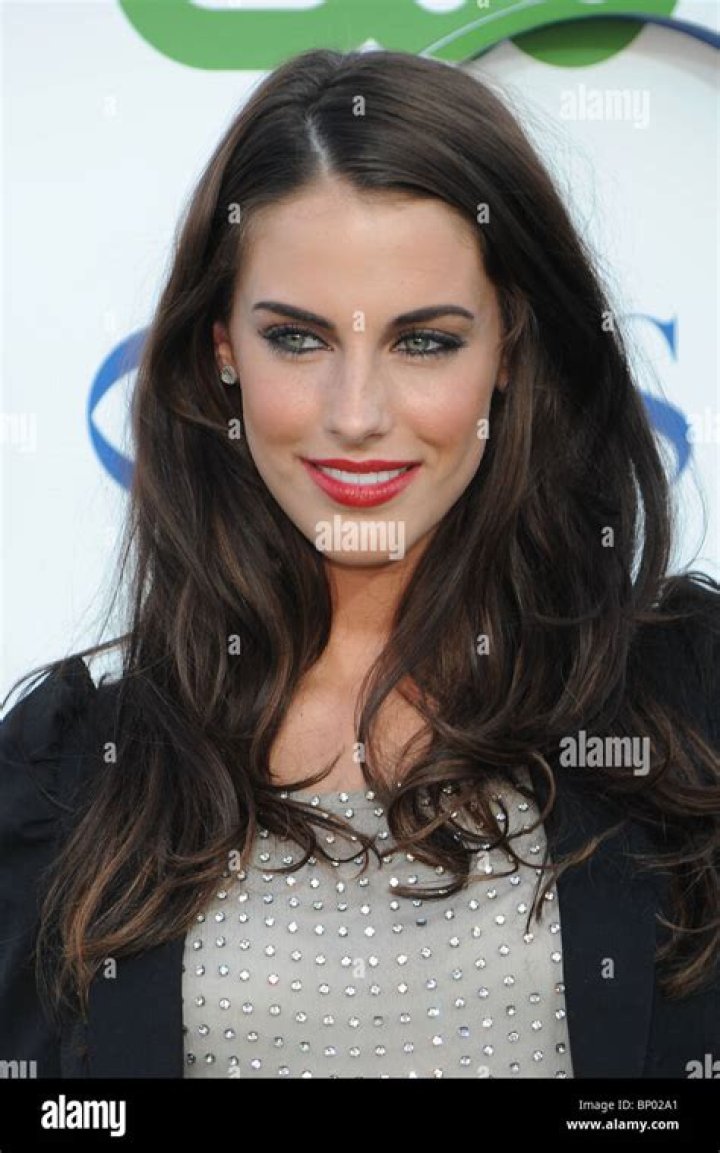 Canadian actress Jessica Lowndes' Dating History, ExBoyfriends