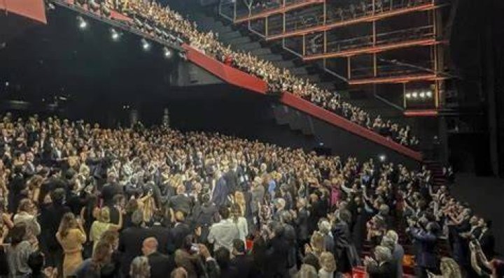 Cannes 2023, standing ovation for Johnny Depp the star returns