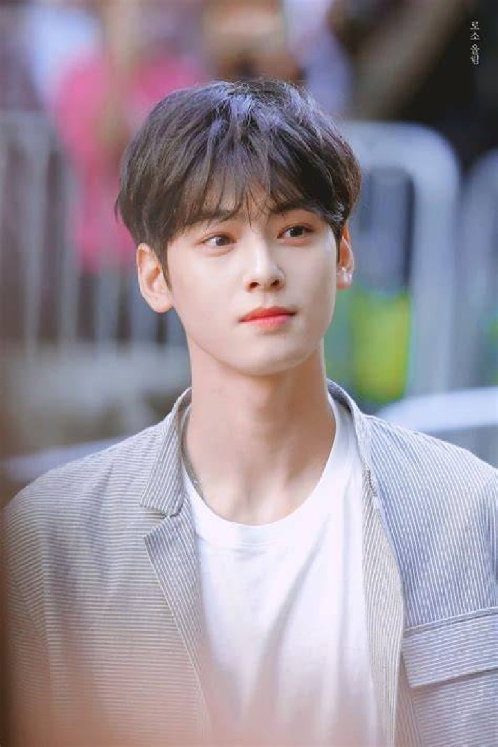 Cha Eunwoo is considering the offer to star in fantasy romance drama
