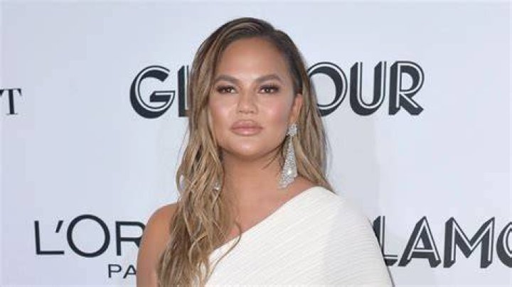 Chrissy Teigen Wiki Young, Photos, Ethnicity & Gay or Straight