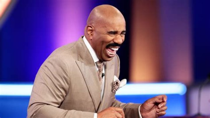 Christian TV Host Steve Harvey Funds College Tuition For 8 Students