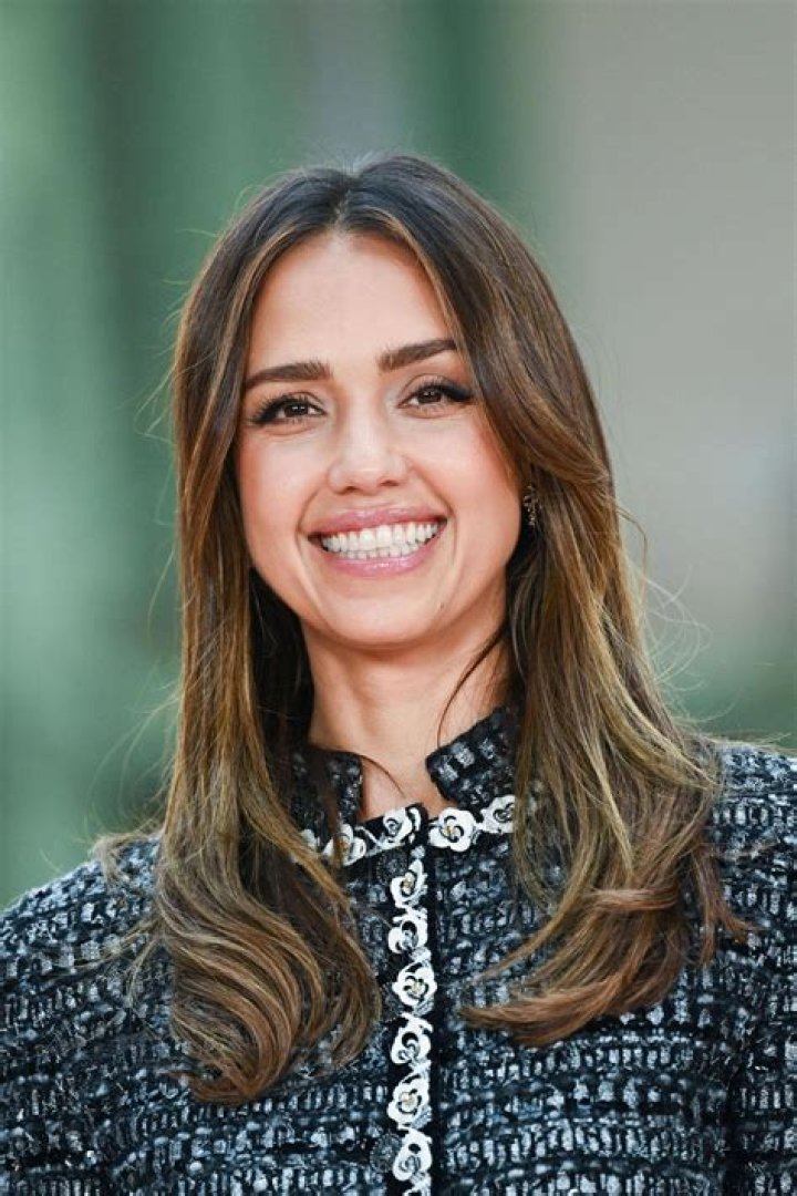 Classify Jessica Alba's mother