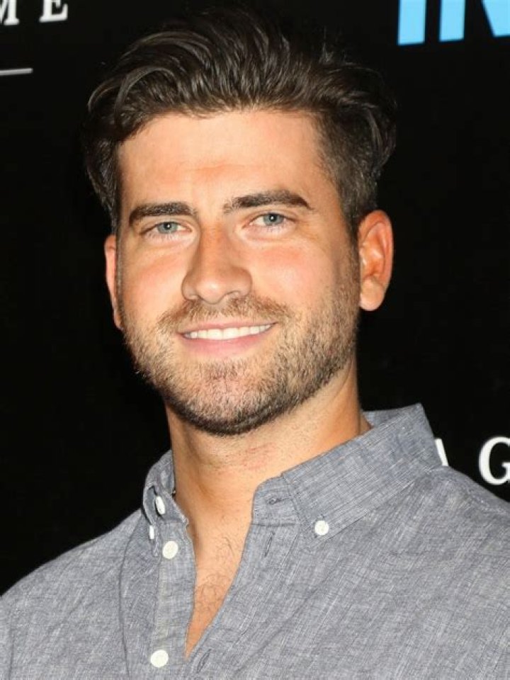 DATING Alert! Ryan Rottman & Lucy Hale Holding Hands Wiggles Romance Spec