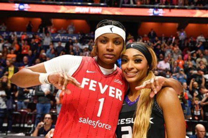 DiJonai Carrington (sun) and NaLyssa Smith (fever) dating? r/wnba