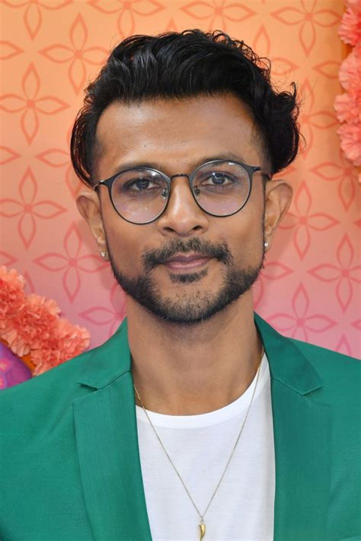 Discover The Secrets Of Utkarsh Ambudkar's Marriage!