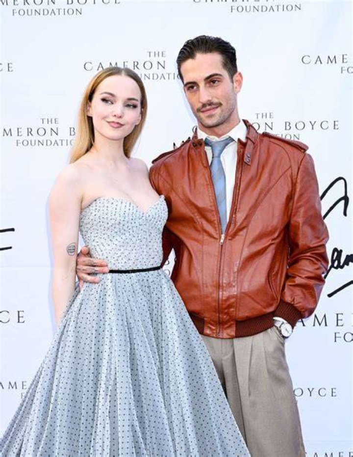 dove cameron and her boyfriend thomas doherty Dove and thomas, Dove