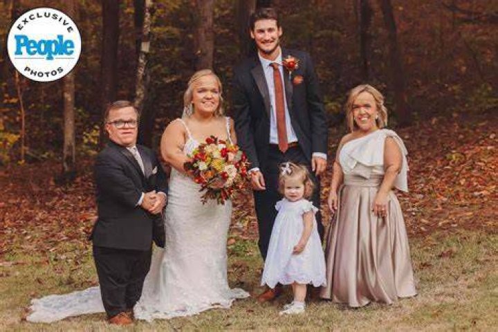 Elizabeth Johnston On Having A Baby "If He's A Dwarf Or Not, I Don't Care"