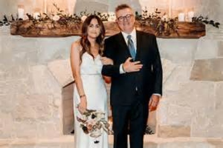 Eric Stonestreet on Why He Proposed to Fianc&eacute;e Lindsay Schweitzer