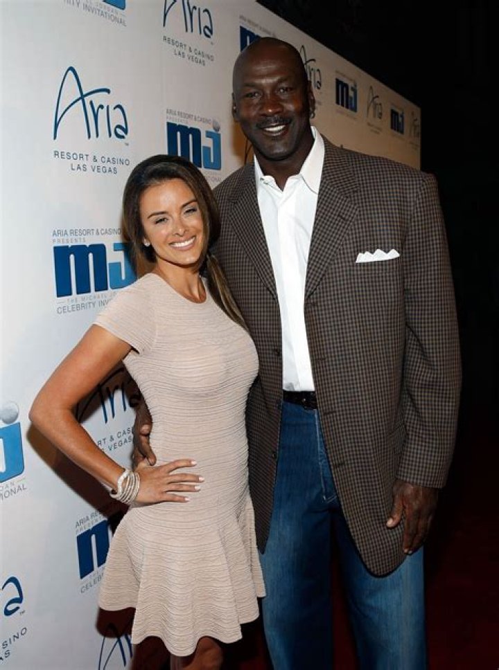 Foto Mulher de Michael Jordan, Yvette Prieto, d&aacute; &agrave; luz duas meninas