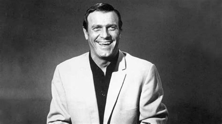 Guideposts Classics Eddy Arnold on the Value of Aiming High Guideposts