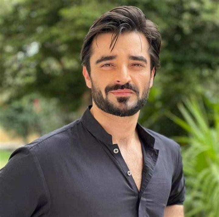 Hamza Ali Abbasi's Feminine Voice Reviewit.pk