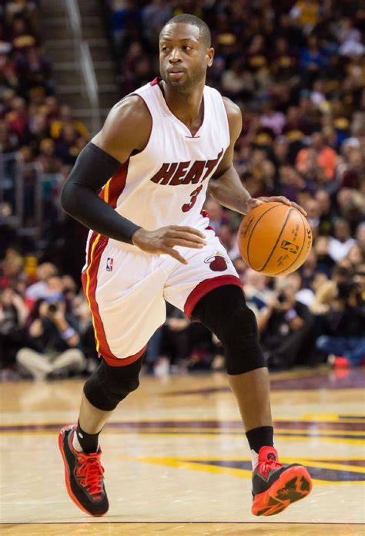 How Tall Is Dwyane Wade Dwyane wade height is 6 feet 4 inches