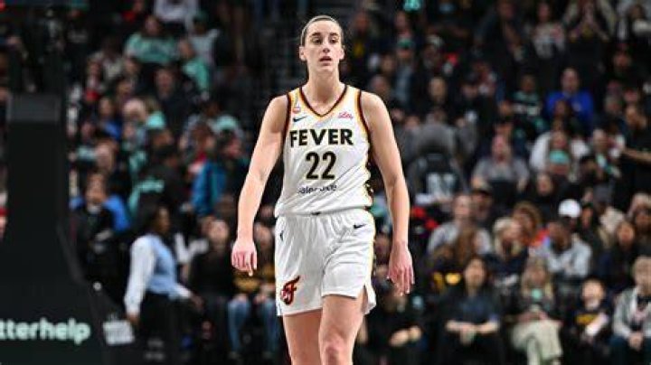 Iowa&rsquo;s Caitlin Clark sinks buzzerbeater from halfcourt logo to push