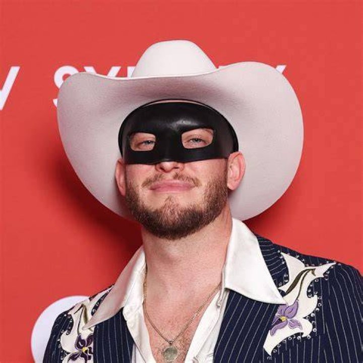 Is Orville Peck without mask?