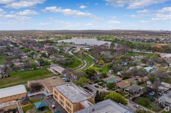 Is Woodlawn Lake a safe neighborhood?
