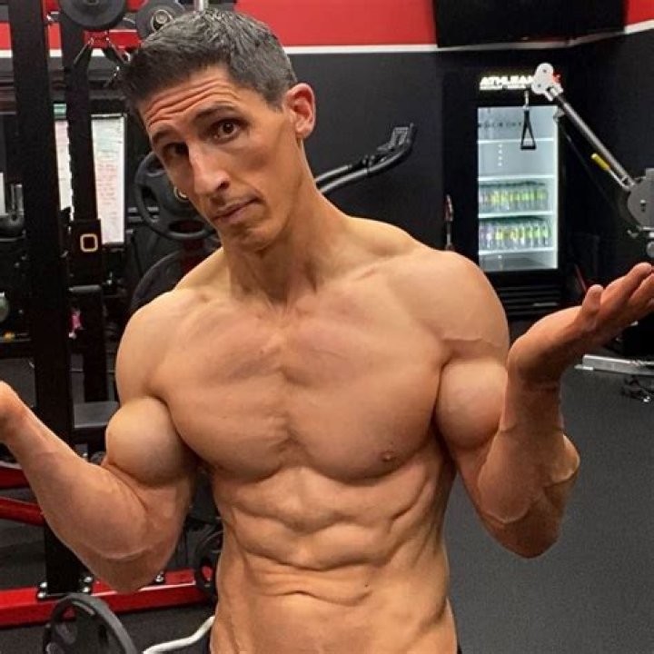 Jeff Cavaliere Shares His Diet & Tips To Stay Lean SET FOR SET