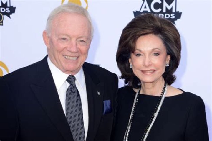 Jerry Jones First Wife