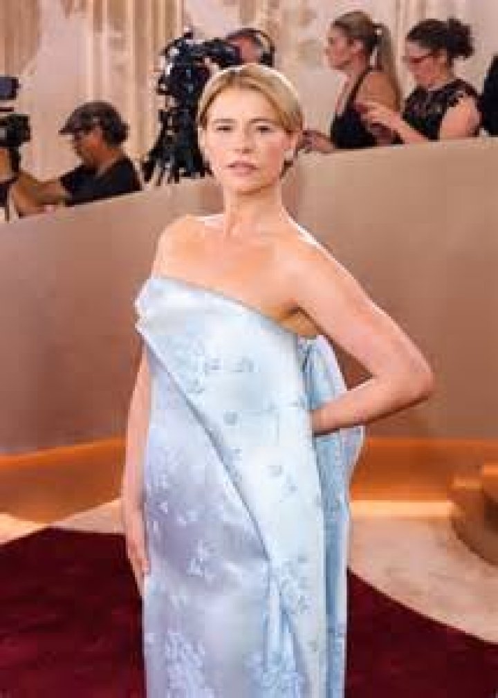 Jessie Buckley and Kingsley BenAdir win this year&rsquo;s Troph&eacute;e Chopard at