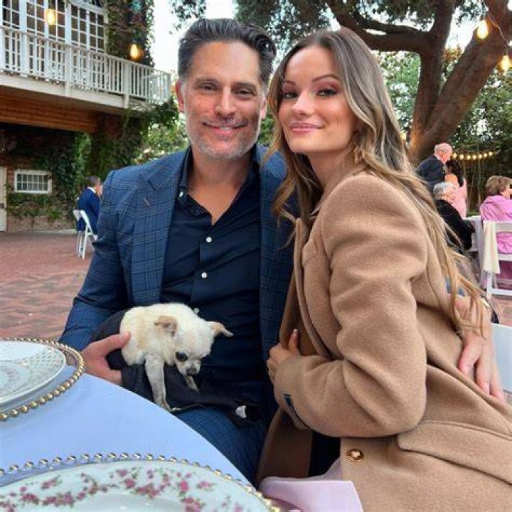 Joe Manganiello and Girlfriend Caitlin O&rsquo;Connor Attend New York Jets