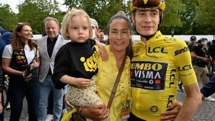 Jonas Vingegaard family, wife, children, parents, siblings