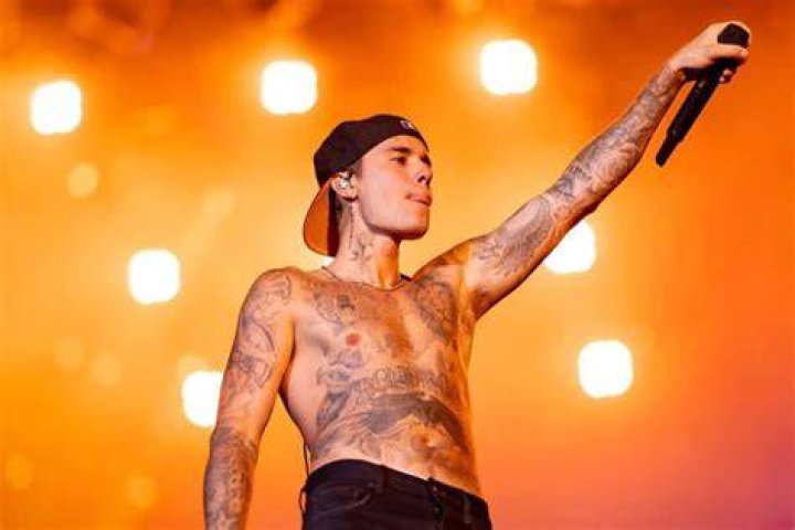 Justin Bieber anuncia adiamento dos shows da turn&ecirc; para 2023 Jornal