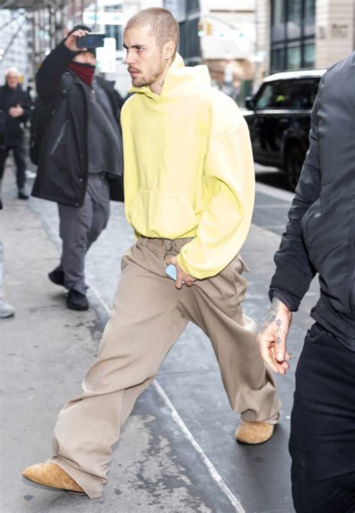 Justin pissed off..Paparazzi Justin Bieber Photo (30968439) Fanpop
