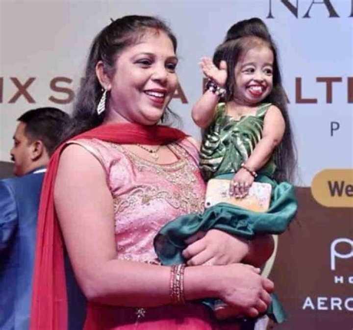 Jyoti Amge, shortest woman alive, making averagesized things look BIG