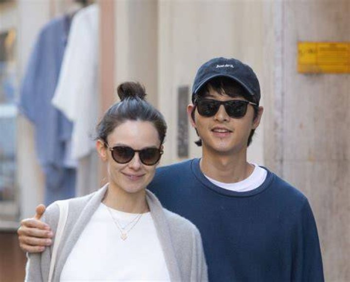 Katy Louise Saunders [Song Joong Ki's GF] Wiki, Bio, Age, Marriage