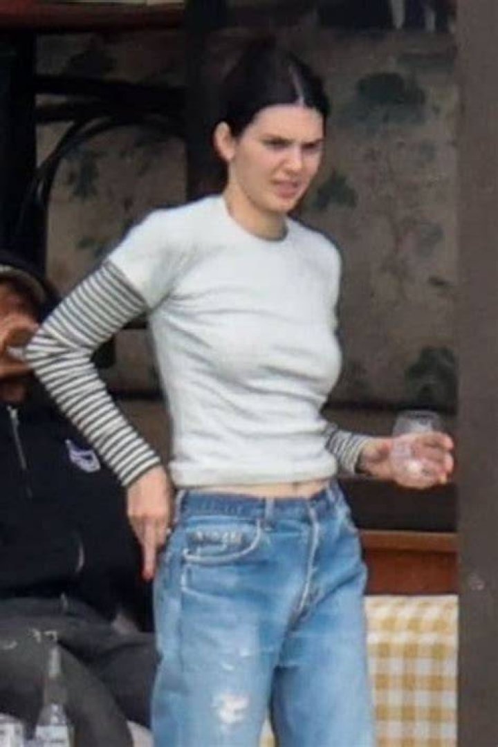 Kendall Jenner keeps it casual as she takes her Doberman Pinscher dog