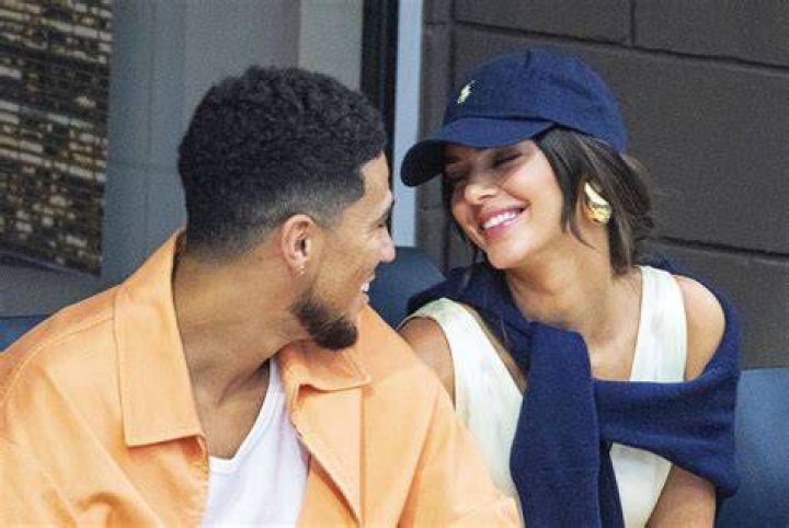 Kendall Jenner kisses boyfriend Devin Booker at basketball game after