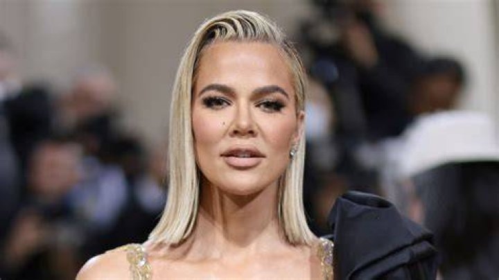 Khloe Kardashian looks unrecognizable as a teen with her sisters