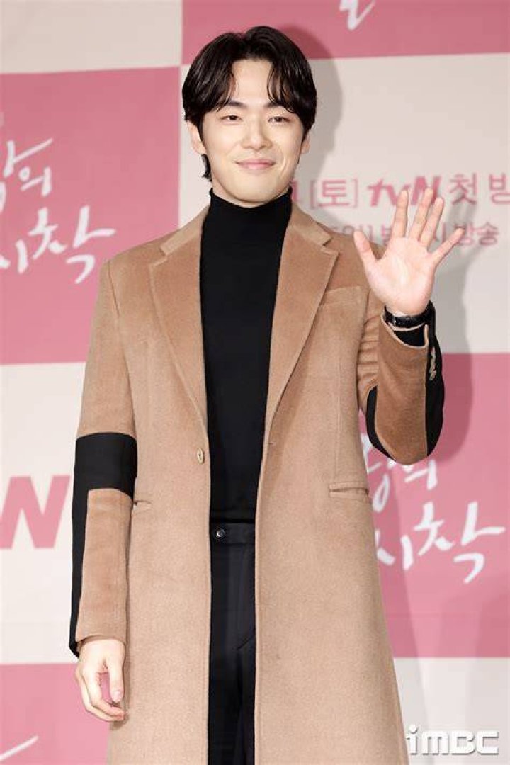 Kim Jung Hyun In Talks To Join Seo Ji Hye&rsquo;s Agency + Agency Responds To