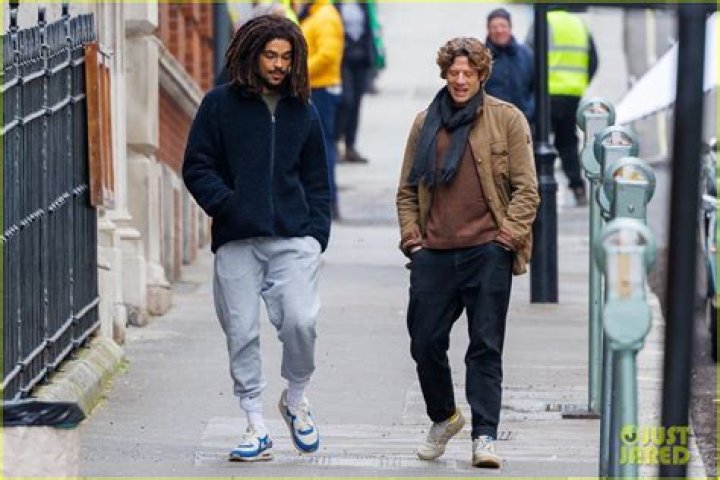 Kingsley BenAdir Gets Into Character as Bob Marley While Filming