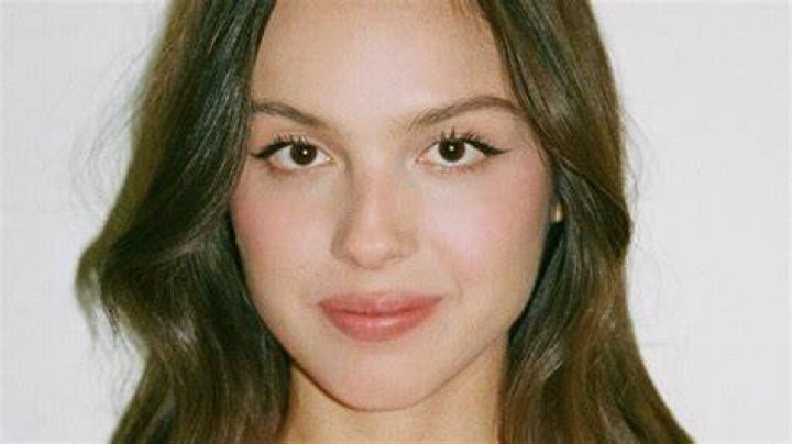 La cantante Olivia Rodrigo celebra el primer a&ntilde;o del debut de su &aacute;lbum